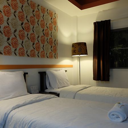 Issara House Bangkok Hotel Luaran gambar