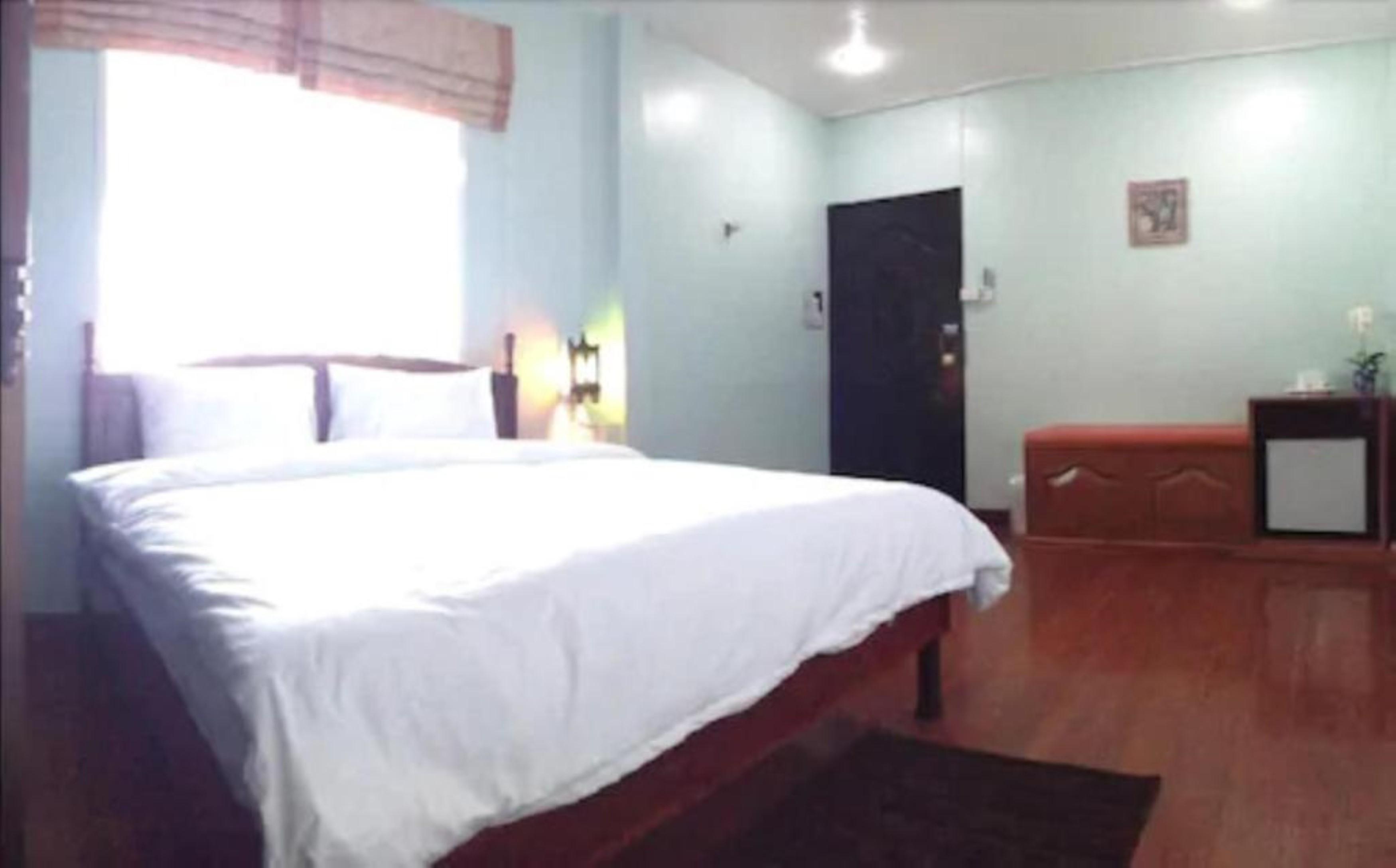Issara House Bangkok Hotel Luaran gambar