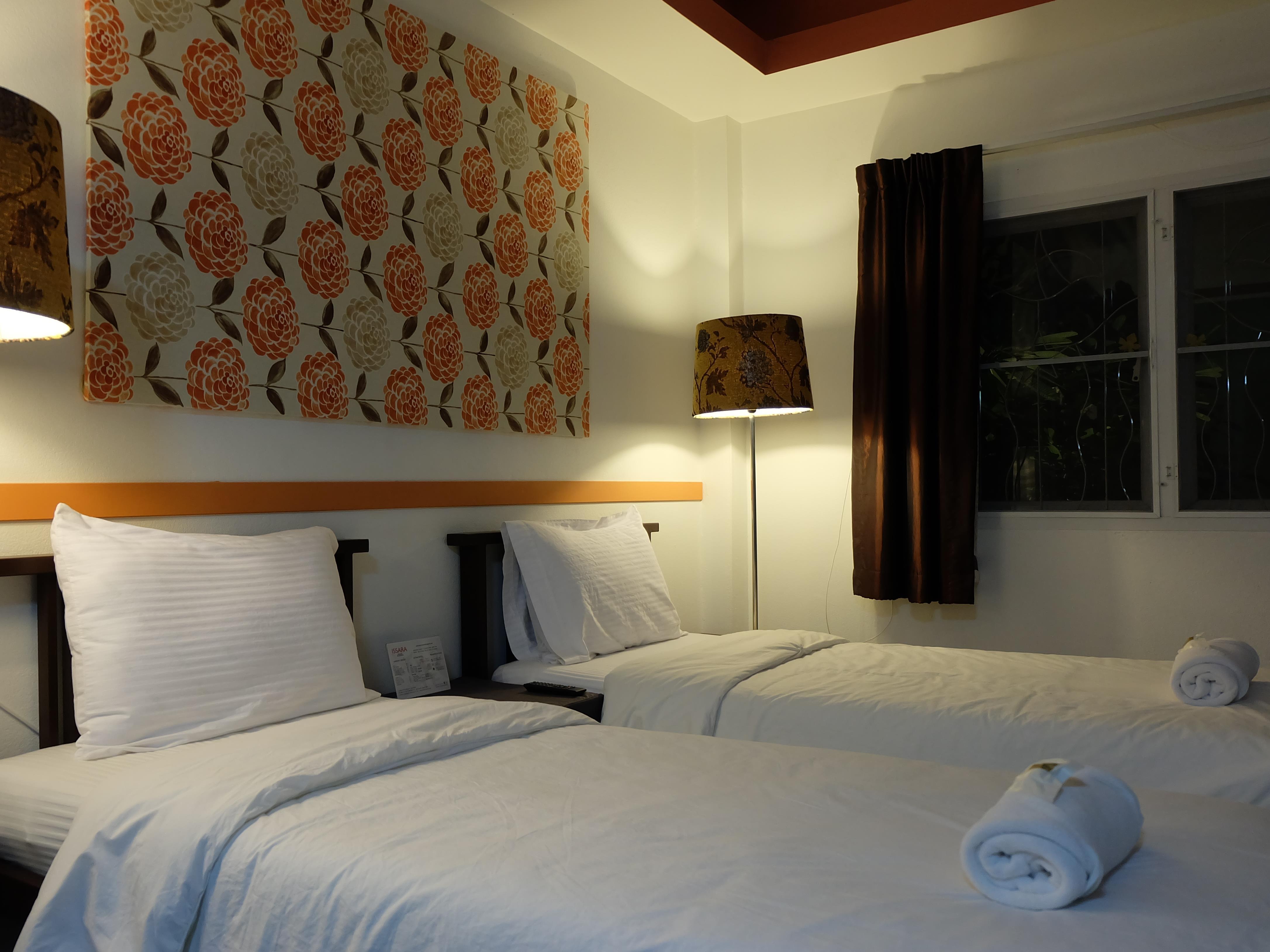 Issara House Bangkok Hotel Luaran gambar