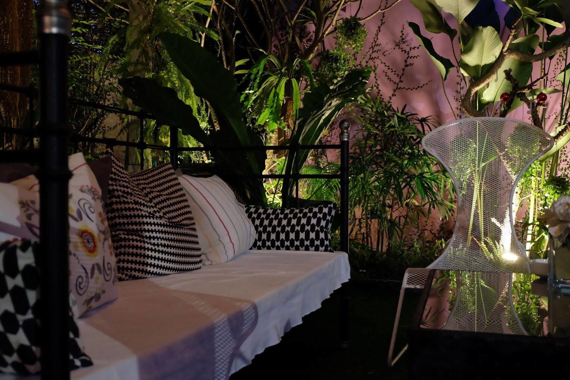Issara House Bangkok Hotel Luaran gambar